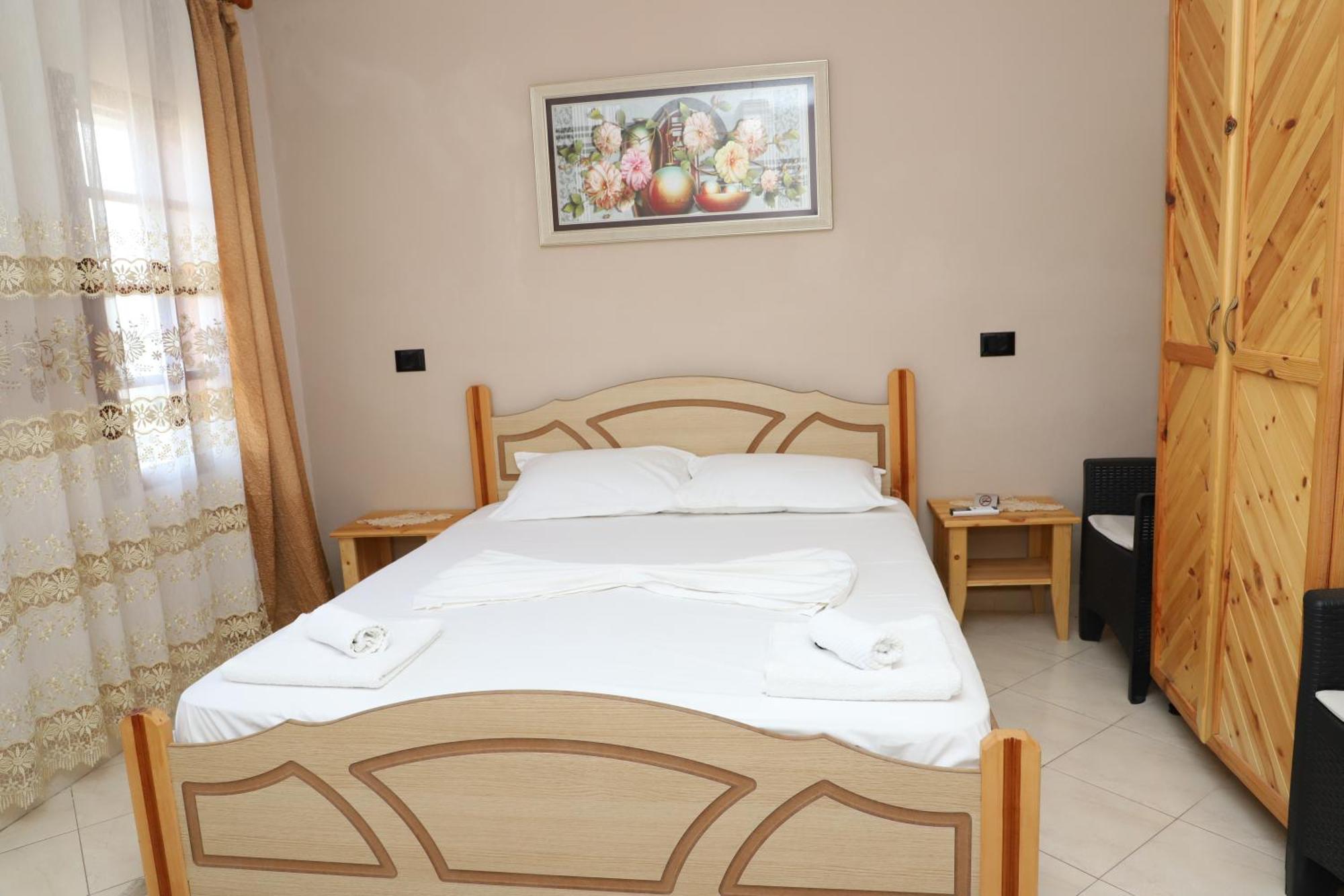 Guest House Lion Berat Buitenkant foto