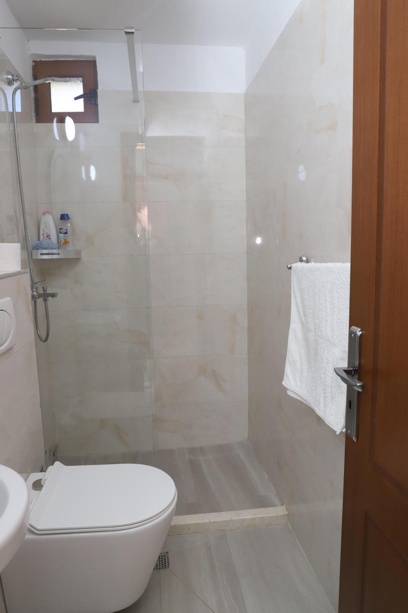 Guest House Lion Berat Buitenkant foto