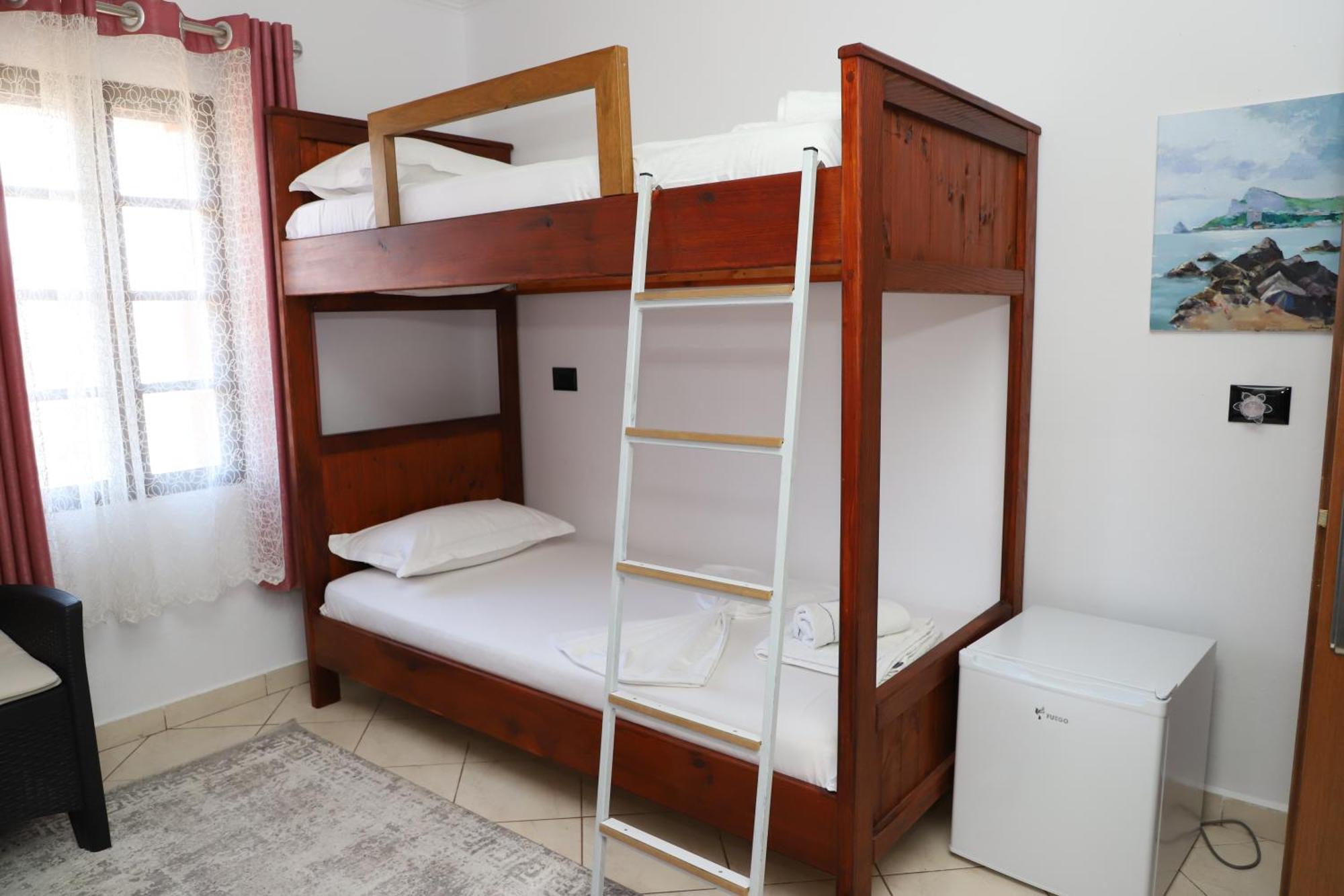 Guest House Lion Berat Buitenkant foto