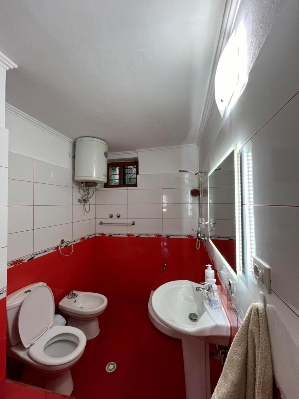 Guest House Lion Berat Buitenkant foto
