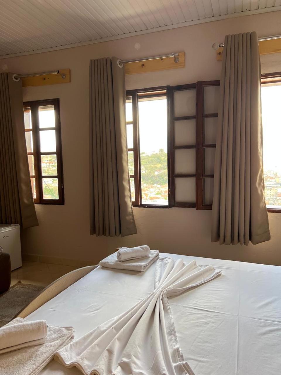 Guest House Lion Berat Buitenkant foto