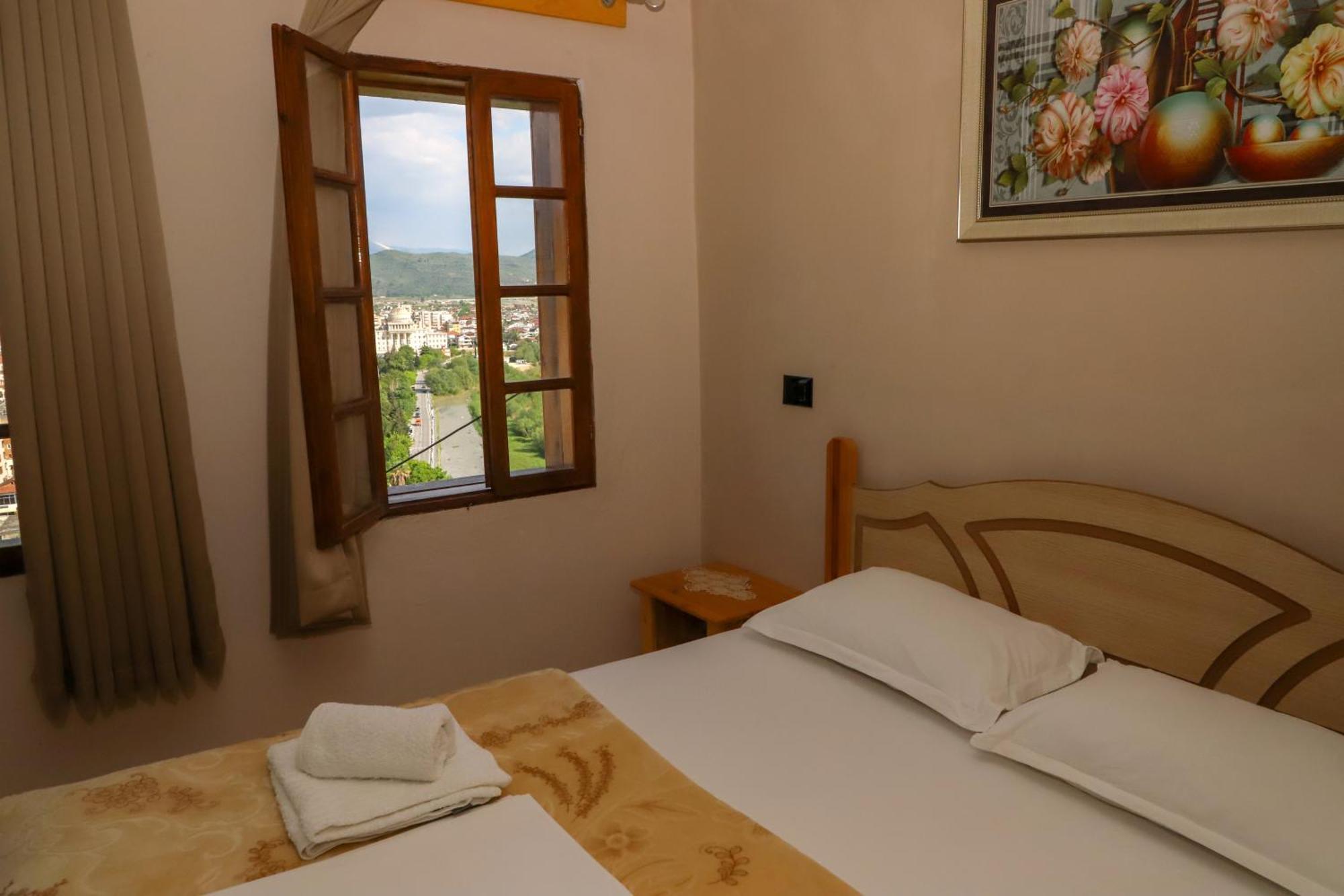 Guest House Lion Berat Buitenkant foto